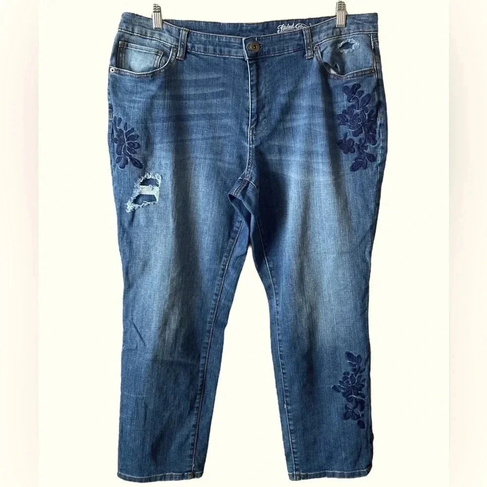 FADED GLORY | Vintage 90’s Blue Embroidered Cropped Denim Jeans Size 18